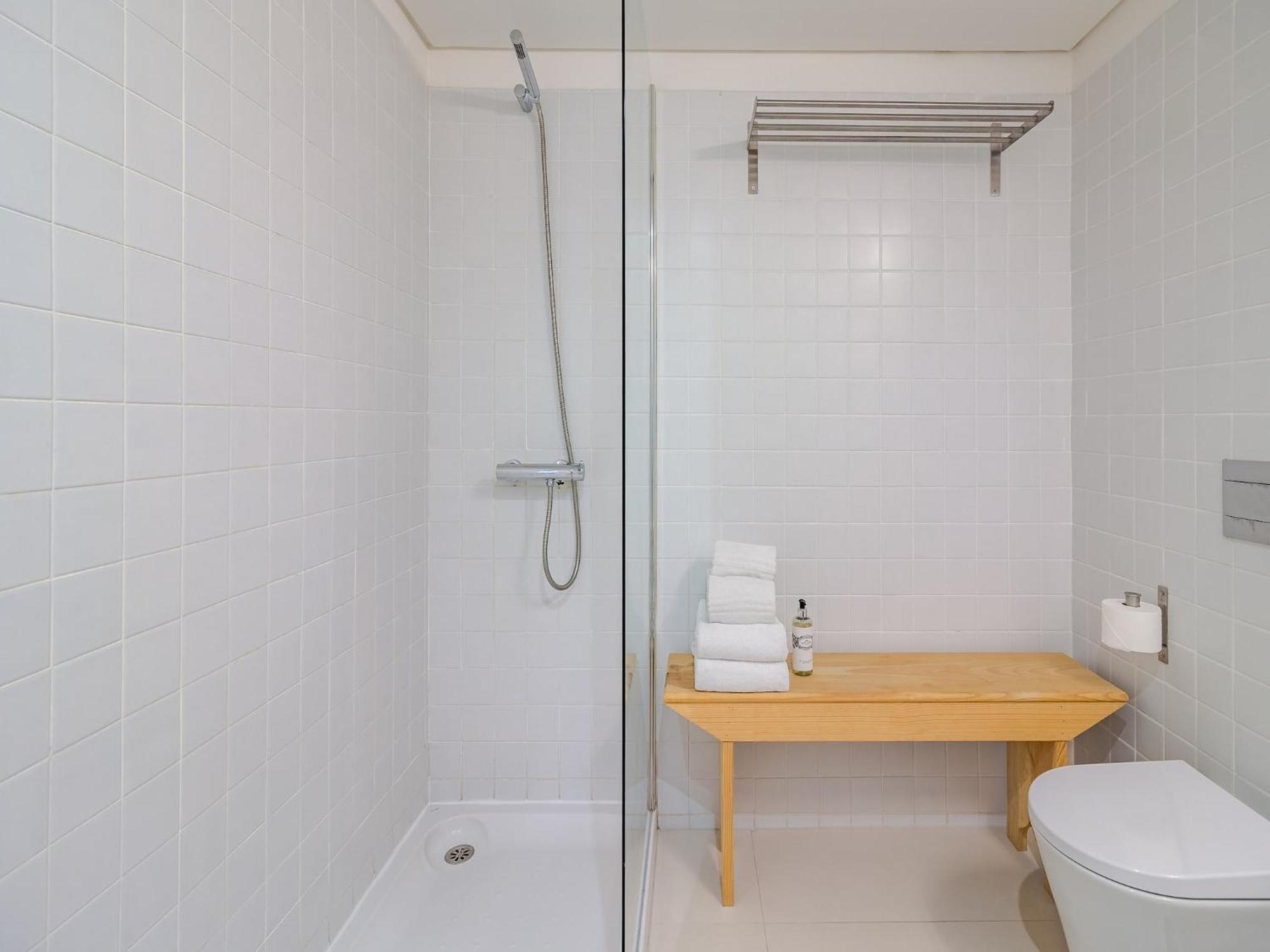 Charming With Convenient Access Appartement