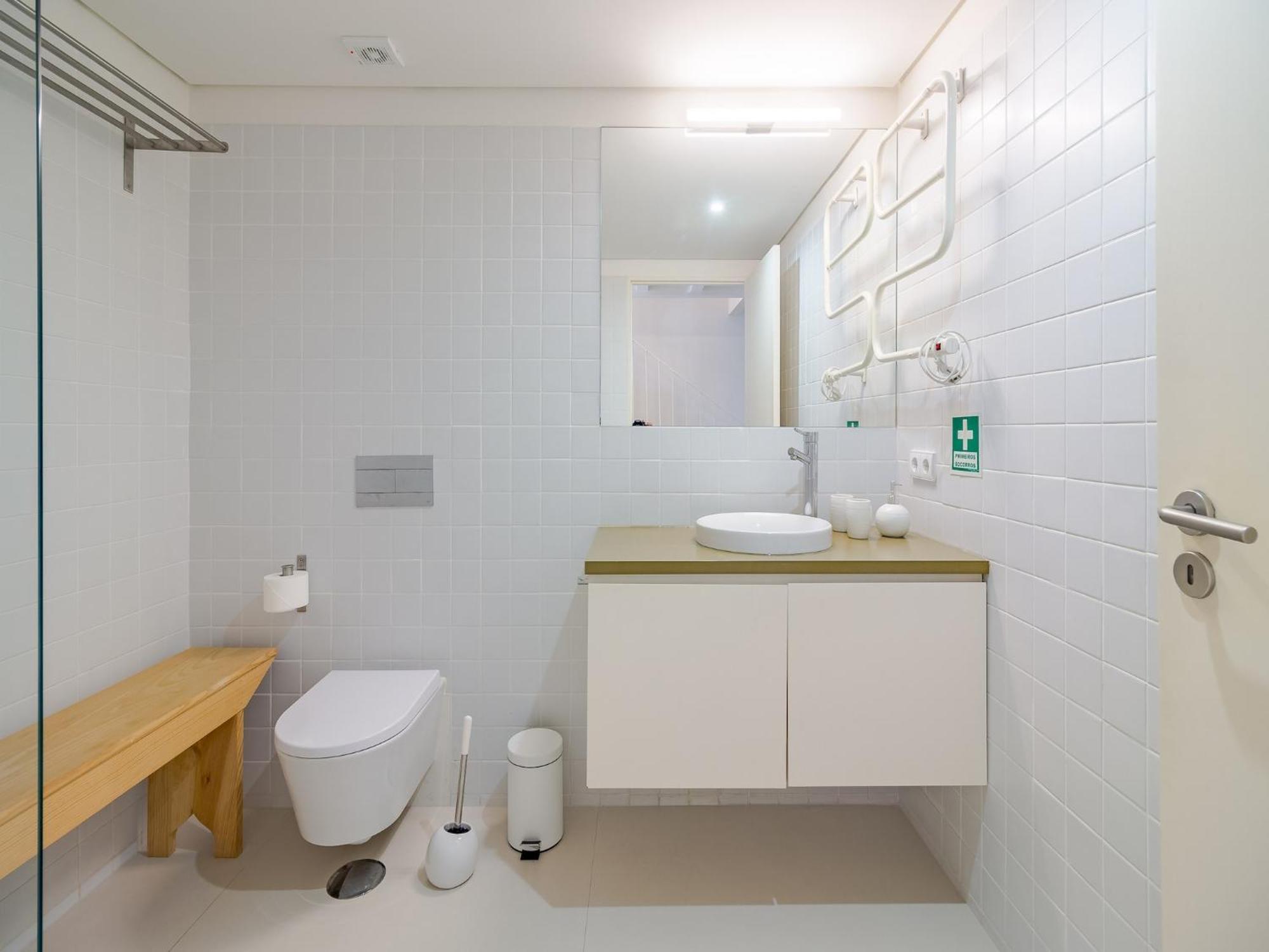 Charming With Convenient Access *