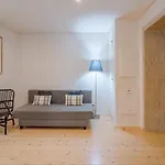 Charming Apartment With Convenient City Access