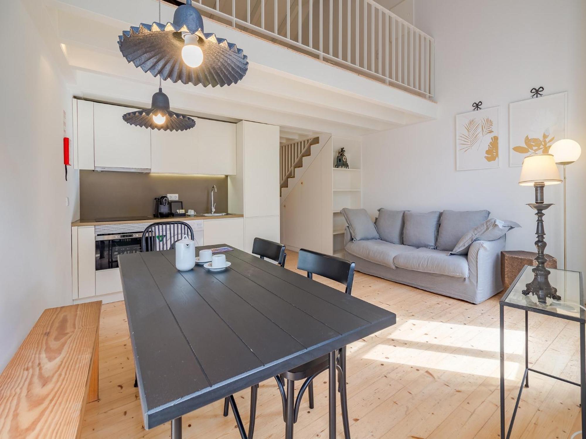 Charming With Convenient Access Porto